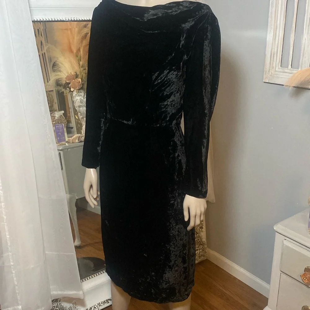 Beautiful vintage 40s silk velvet little black dress boatneck - Picture 1 of 6